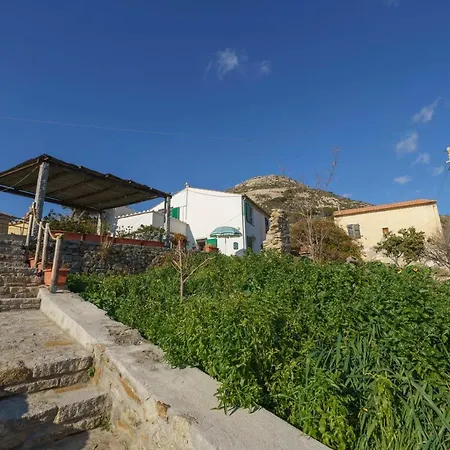 La Casa Con Patio A *